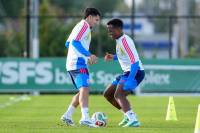 Gustavo Puerta y Jhon Arias jugando en un entrenamiento. FOTO: FCF