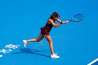 Camila Osorio en acción en el Masters 1000 de Beijing, en el que cayó en segunda ronda ante Coco Gauff. FOTO GETTY