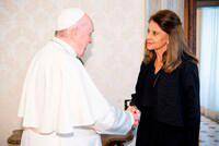 Imagen de referencia del máximo líder de la Iglesia Católica y la vicepresidenta y canciller Marta Lucía Ramírez. FOTO: COLPRENSA