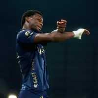 Jhon Durán durante su celebración, demostrando que afina su puntería de cara al gol. FOTO @Fenerbahce