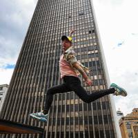 Rubén sería el primero en subir y bajar el Coltejer durante 24 horas seguidas ‘a pie’. Este será su reto número veinte. FOTO MANUEL SALDARRIAGA