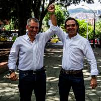 Andrés Julián Rendón, candidato del Centro Democrático a Gobernación, con Federico Gutiérrez, candidato por Creemos a Alcaldía. FOTO cortesía