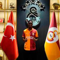 Yaser Asprilla con su nuevo club, el Galatasaray de Turquía donde será compañero de Dávinson Sánchez. 