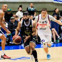 Romario Roque luciendo el número 7 con Paisas en el duelo disputado en el Iván de Bedout, que terminó 94-97 a favor del visitante. Ahora van a Uruguay a buscar el paso a la Final Four. FOTO CAMILO SUÁREZ 