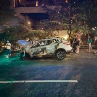 ¡Tremendo susto! Un carro se incendió en plena marcha en el barrio Buenos Aires