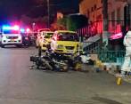 Las motos de los dos asesinados quedó a un costado de la carrera 50 con la calle 76, en el barrio Brasilia, nororiente de Medellín. Una de las víctimas había sido desplazada del noroccidente. FOTO CORTESÍA