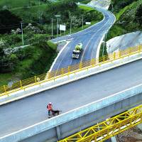 Concluir las conexiones pendientes de las autopistas 4G es una de las prioridades del departamento. FOTO Manuel Saldarriaga. 