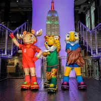 Con la presencia de las mascota del Mundial y el Empire State iluminado se sigue calentando el clima para el Mundial de Norteamérica 2026. FOTO TOMADA X@EmpireStateBldg