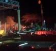 Así quedó el peaje después de la detonación de la carga explosiva. FOTO REDES SOCIALES