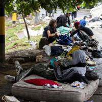 El habitante de calle fue sorprendido mientras dormía en el Centro de Medellín. FOTO DE REFERENCIA: Manuel Saldarriaga Quintero
