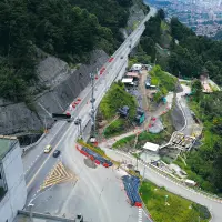 Actualmente, está en construcción la segunda boca del Túnel de Oriente, que busca duplicar la capacidad vial para responder al flujo vehicular. FOTO El Colombiano. 