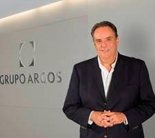 Jorge Mario Velásquez, presidente del Grupo Argos, destacó la capacidad de adaptación de la empresa y su solidez patrimonial para enfrentar choques extremos. FOTO cortesía