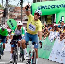 Cuatro de cuatro para Wílmar Paredes, quien volvió a ganar en la Vuelta a Colombia en medio de la tragedia