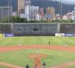 Jugadores y aficionados vivieron momentos de angustia en el Estadio Universitario de Caracas cuando los terremotos de magnitud 7,2 y 7,5 interrumpieron un partido de béisbol en plena competencia. FOTO: Tomado de X, Alerta News 24.