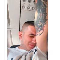 Este es el momento en el que uno de los integrantes de la delegación del Independiente Medellín que viaja a Pasto para el partido por Copa BetPlay vive los momentos de angustia ante el aterrizanje fallido en Pasto. FOTO PANTALLAZO 
