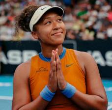 La japonesa Naomi Osaka se despidió de la final del Auckland Classic por un fuerte dolor abdominal. FOTO TOMADA @WTA