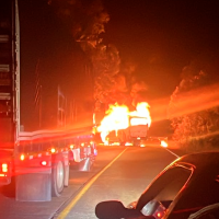 La quema del bus de transporte público ocurrió en el corregimiento de Mesopotamia, en el municipio de La Unión. FOTO CORTESÍA