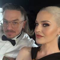 Sid Wilson y Kelly Osbourne se comprometieron el 5 de julio, durante el concierto de despedida de Ozzy Osbourne en Inglaterra. Imagen tomada de, Instagram personal de Kelly Osbourne.