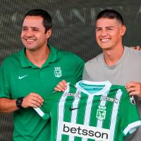El presidente de Nacional, Sebastián Arango Botero, junto a James Rodríguez. FOTO ATLÉTICO NACIONAL