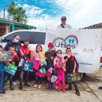 Útiles de Corazón es una de las iniciativas más sostenidas en el tiempo. Durante 18 años han recolectado toda clase de textos escolares para ayudar a los niños de poblaciones vulnerables. FOTO CORTESÍA