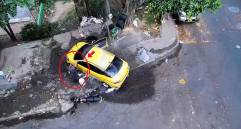 Este fue uno de los conductores sorprendidos haciendo mal uso del agua en un barrio de Medellín. Se le impusieron las sanciones de código de policía y una multa de tránsito. FOTO: CORTESÍA ALCALDÍA DE MEDELLÍN