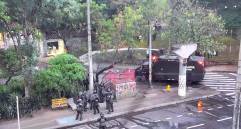 Los disturbios mantuvieron cerradas durante cerca de una hora vías principales en el norte de Medellín, lo que generó caos vehicular y parálisis del servicio público de transporte. Foto: Cortesía