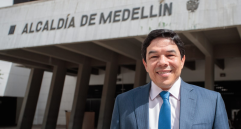 Óscar Hurtado ha tenido una amplia trayectoria en la política regional: Foto: Alcaldía de Medellín