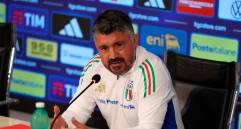 El exmundialista Gennaro Gattuso tiene en sus manos un duro reto, dirigir a Italia en la fase de repechaje para buscar el cupo al Mundial tras 12 años de ausencia en la cita máxima del fútbol internacional. FOTO TOMADA X@calciomercatoit