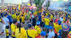 Los aficionados colombianos se han tomado las calles de Kansas, en Estados Unidos, para respaldar a la Selección Colombia antes del juego contra Ghana por el paso a los octavos de final del Mundial de Norteamérica. FOTOS: JUAN ANTONIO SÁNCHEZ 