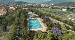 Se intervendrán cerca de 30.000 metros cuadrados para la construcción de dos piscinas olímpicas, dos de aprendizaje y zonas verdes, entre otros espacios. FOTO: CORTESÍA ALCALDÍA DE MEDELLÍN