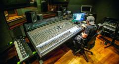 Medellín impulsa sus talentos con siete laboratorios públicos de música e incentivos para la industria cinematográfica