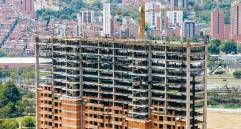 En la imagen, desarrollo inmobiliario en Bello, en donde durante las últimas décadas se han hecho más proyectos frente al estancamiento de Medellín. FOTO JUAN ANTONIO SÁNCHEZ