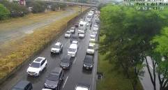 Los cierres viales por una competencia ciclística, sumados a las lluvias y las ciclovías dominicales, generan congestión en varios corredores estratégicos de Medellín este domingo. FOTO: Secretaría de movilidad.