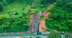 Así se ve la montaña, a la altura del kilómetro 63 de la variante a Caldas, por lo que está el llamado de alerta en este corredor. FOTO: MANUEL SALDARRIAGA