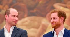 En los últimos días Harry (derecha), dijo que había tenido una pelea con su hermano, el príncipe William, por haberse casado con Meghan. FOTO: TOMADA DEL TWITTER DE @AbriltheDuchess