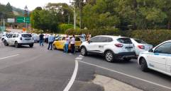 Los conductores bloquearon la vía en Sajonia. FOTO: Cortesía Denuncias Antioquia