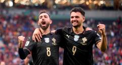 El delantero Bruno Fernandes jugador del Manchester United (#8) con Portugal marcó triplete en la goleada a Armenia. FOTO: GETTY 