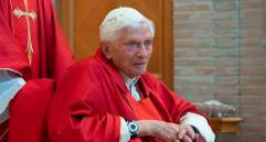 El pontificado de Benedicto XVI, de 2005 a 2013, estuvo marcado por crisis, entre ellas revelaciones sobre abusos sexuales de religiosos a menores. FOTO VATICANO