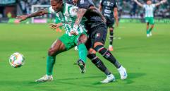 En la imagen aparece Dayron Asprilla, de Nacional, en uno de los últimos partidos frente al Once Caldas. FOTO JAIME PÉREZ