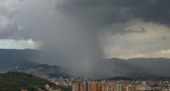 Las intensas lluvias que atraviesan gran parte del país han incrementado el riesgo de enfermedades respiratorias y alérgicas, por lo que las autoridades y expertos recomiendan reforzar las medidas de prevención y autocuidado. FOTO: Juan Antonio Sánchez 