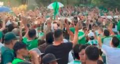 En la imagen se puede ver la fiesta de los hinchas antes de ingresar al Atanasio Girardot. FOTO LUZ MOLINA