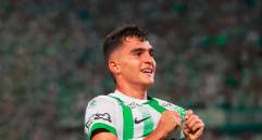 Juan Manuel Rengifo y su alegría tras haber marcado el gol olímpico frente al América. En cada partido que tiene la oportunidad, se ha ganado al hincha con su calidad y despliegue en la cancha. FOTO Manuel Saldarriaga