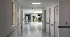 Los hospitales en Antioquia reportaron que la falta de recursos ha limitado la atención oportuna de pacientes y ha provocado retrasos en el pago a proveedores y personal asistencial. FOTO: Manuel Saldarriaga