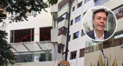 Daniel Quintero y su exsecretario de Gobierno, Esteban Restrepo, en el edificio donde está ubicado el apartamento que figura como domicilio de las cuatro empresas. Foto: EL COLOMBIANO
