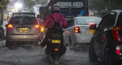 Imagen de referencia de aguacero en Medellín. FOTO Manuel Saldarriaga. 