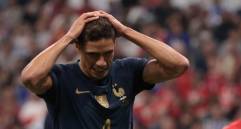 Raphael Varane es uno de los afectados en la selección de Francia. FOTO EFE
