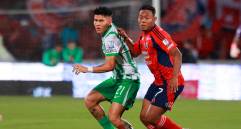 Jorman Campuzano y Léider Berrío durante el último clásico entre DIM y Nacional. FOTO MANUEL SALDARRIAGA