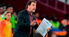 El entrenador de la Selección Colombia, Néstor Lorenzo, estará presente en el sorteo de la fase de grupos del torneo. Foto: Getty 