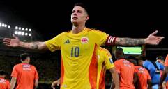 James Rodríguez también es el máximo goleador histórico de Colombia en Eliminatorias con 14 tantos, superando los 13 goles que tenía Radamel Falcao García. FOTO: Conmebol