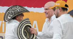Expresidente Gustavo Petro y el excomandante paramilitar Salvatore Mancuso. Foto: cortesía Presidencia